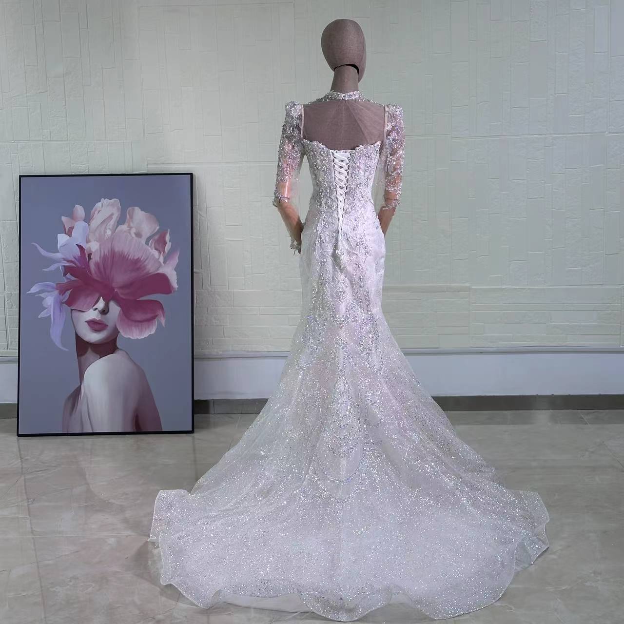 Elegant 2024 Mermaid Wedding Dress with Detachable Long Sleeves and Trail for Bride