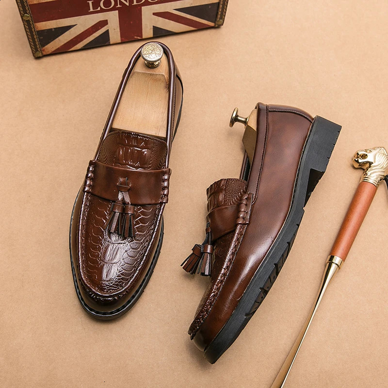 2024 Casual Breathable Leather Loafers Business Office Shoes For Men Driving Moccasins Comfortable Slip On Tassel Shoe 240906