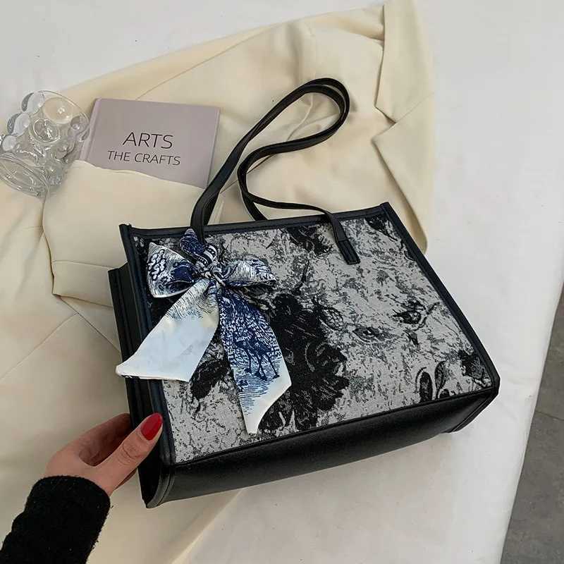 Revised Sentence a Trendy and Fashionable Commuter Tote Bag Featuring a Large Capacity Graffiti Oil Painting Pattern New in 240909