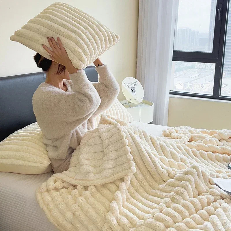 Fluffy blanket Solid Color Bed Cover Ins Flannel Blanket Sofa Soft Warm Chunky Blanket Bedroom Decor Christmas Decoration 240906CJ