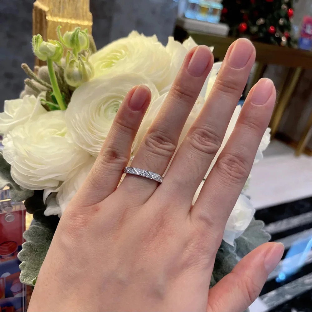 Fashion Accessories Couple Ring Engagement Accessories S925 Pure Silver Diamond Womens Exquisite Gift High Quality 240906