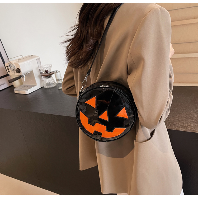 Cross-border Europe and the United States 2024 new fashion Halloween funny personality decoration candy gift shoulder bag dh5727163