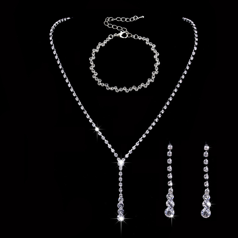 Fashionable High Class Jewelry Set with Diamond Earrings Necklace and Bracelet for Parties