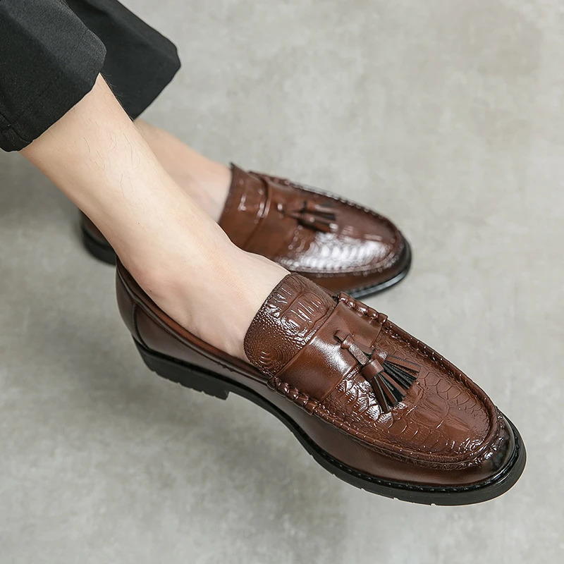 2024 Casual Breathable Leather Loafers Business Office Shoes For Men Driving Moccasins Comfortable Slip On Tassel Shoe 240906