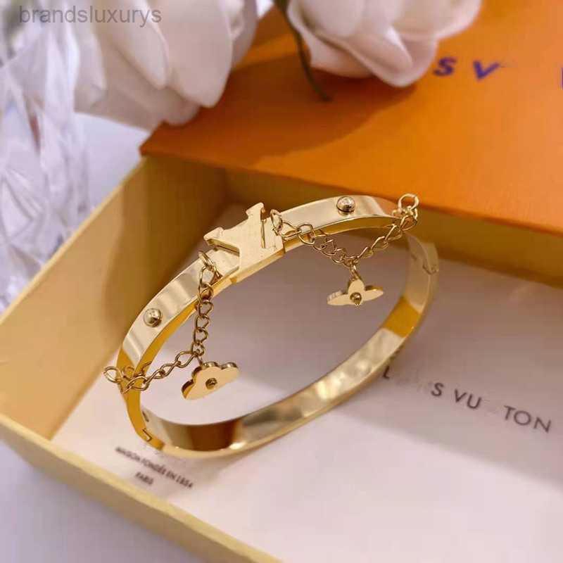 Designer Luxury 18K Gold Bracelets Women Louiseities Bangle Viutonities Plated Classic Style Stainless steel Lovers Bangles Mens Bracelet ZG1426