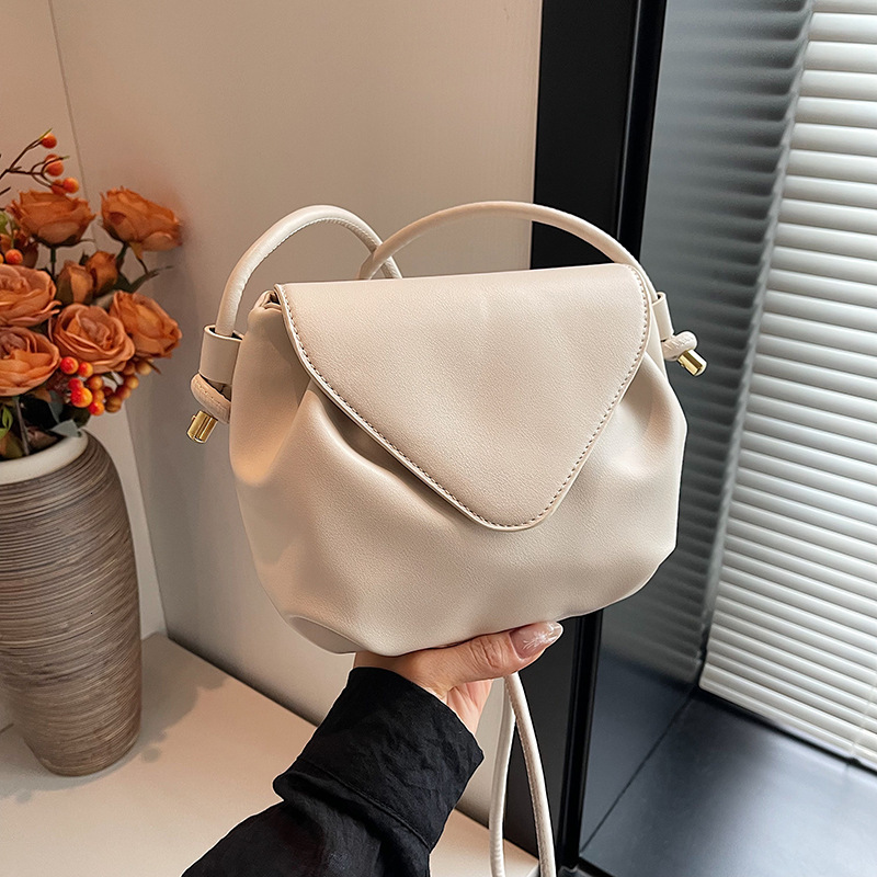 This year's popular summer niche design white for women 2024 new versatile crossbody cloud bag