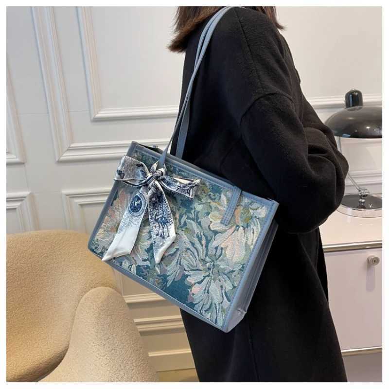 Revised Sentence a Trendy and Fashionable Commuter Tote Bag Featuring a Large Capacity Graffiti Oil Painting Pattern New in 240909