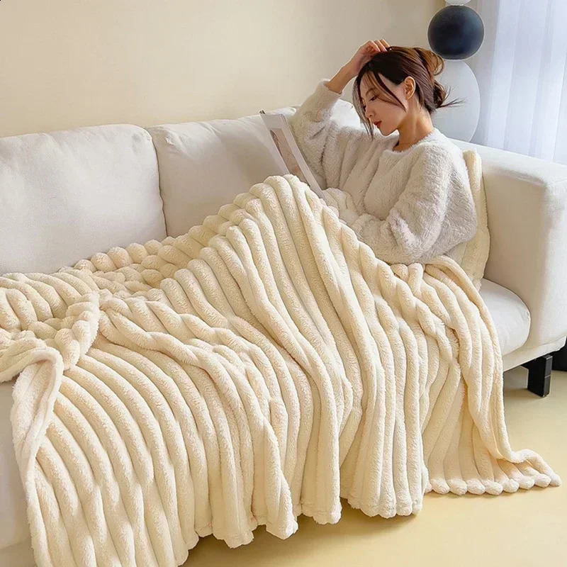 Fluffy blanket Solid Color Bed Cover Ins Flannel Blanket Sofa Soft Warm Chunky Blanket Bedroom Decor Christmas Decoration 240906CJ