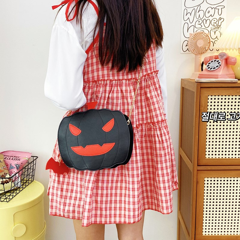 2025 Designer parody version 3 Korean pumpkin bat fun and quirky personality cartoon shoulder bag