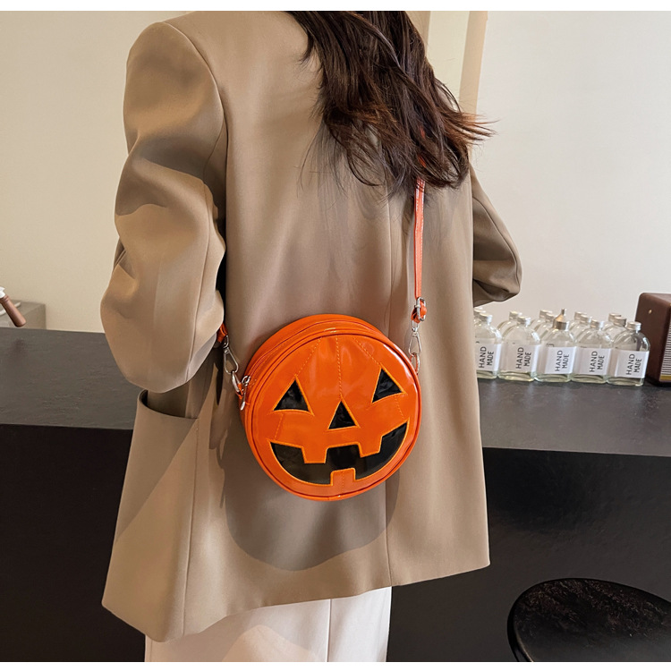 Cross-border Europe and the United States 2024 new fashion Halloween funny personality decoration candy gift shoulder bag dh5727163