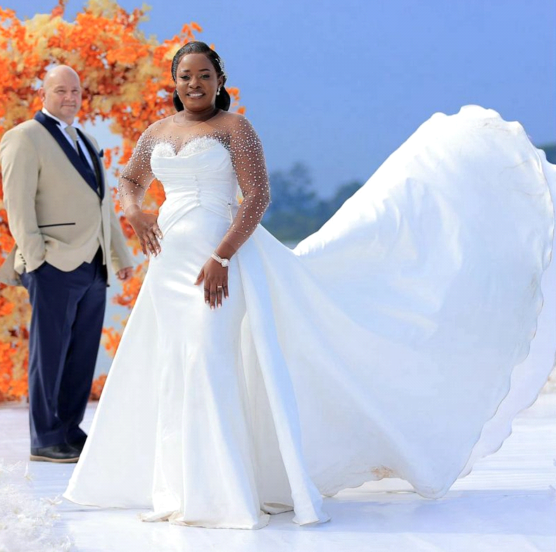 Gorgeous Sparkly Crystals Scoop Neck Wedding Dress with Detachable Train Aso Ebi Long Sleeves Plus Size Bridal Gowns bc19439 0909