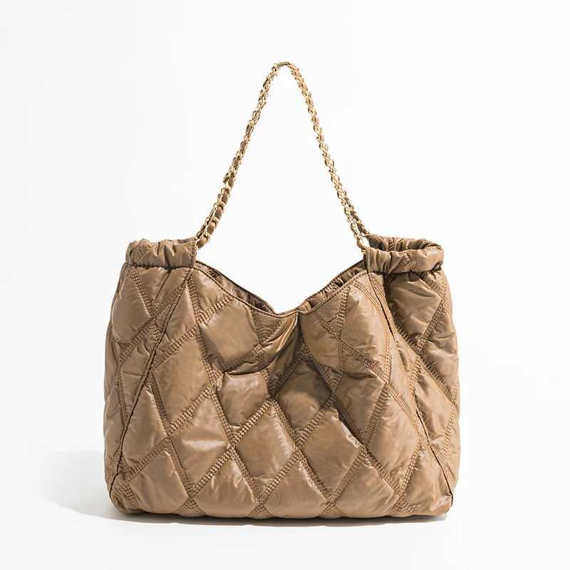 Casual Lingge Quilted Ladies Shoulder Bags Designer Chains Padded Lady Handbags Nylon Large Capacity Tote Bag Big Puffy 2024 240909