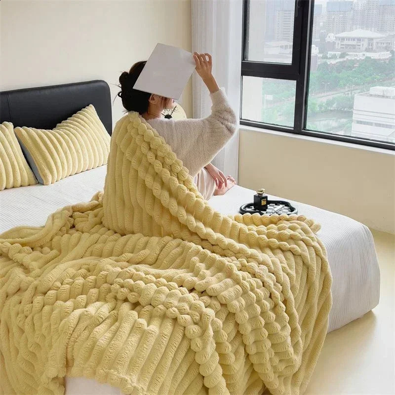Fluffy blanket Solid Color Bed Cover Ins Flannel Blanket Sofa Soft Warm Chunky Blanket Bedroom Decor Christmas Decoration 240906CJ