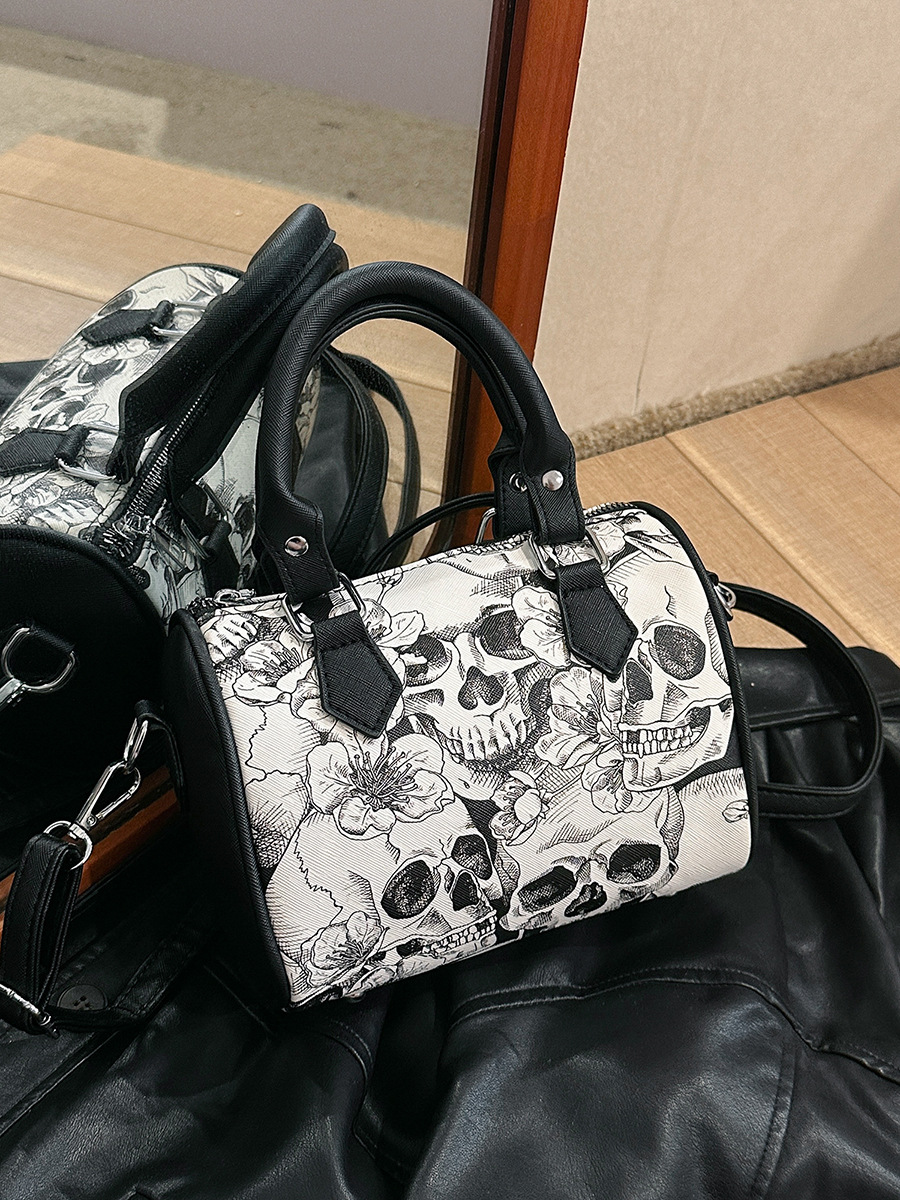 2025 Designer New Boston Women's 3 Niche Skull Print Personality Shoulder Fashion Tote Pillow Bag