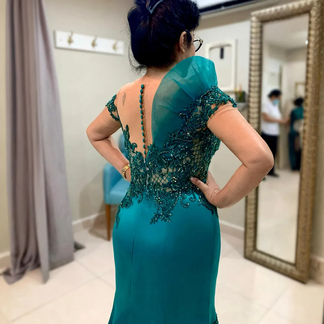Elegant Mother Of The Bride Dresses Ruffles Short Sleeves Hunter Satin Mermaid Wedding Guest Dress Lace Appliques Beaded Long Formal Party Gown For Wo