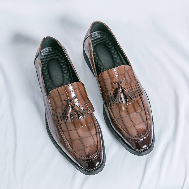 Classic Mens Casual Loafers Driving Moccasin Fashion Male Comfortable Slip-On Leather Men Green Tassel Dress Shoes 240904