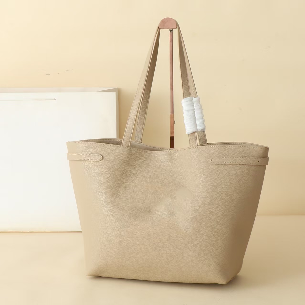 Designer women's shopping bag Luxury women's tote bag Top women's shoulder bag Fashion gorgeous bag style variety large space