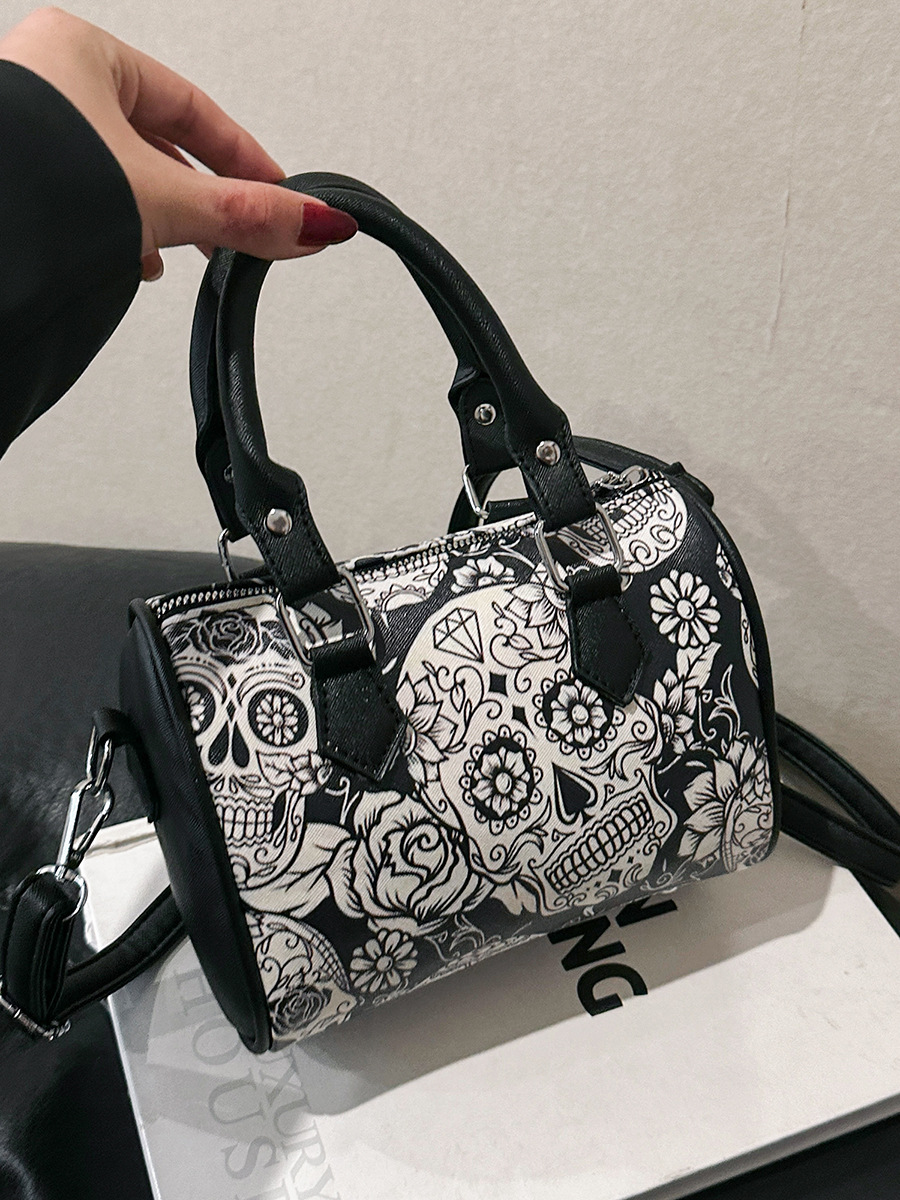 2025 Designer New Boston Women's 3 Niche Skull Print Personality Shoulder Fashion Tote Pillow Bag