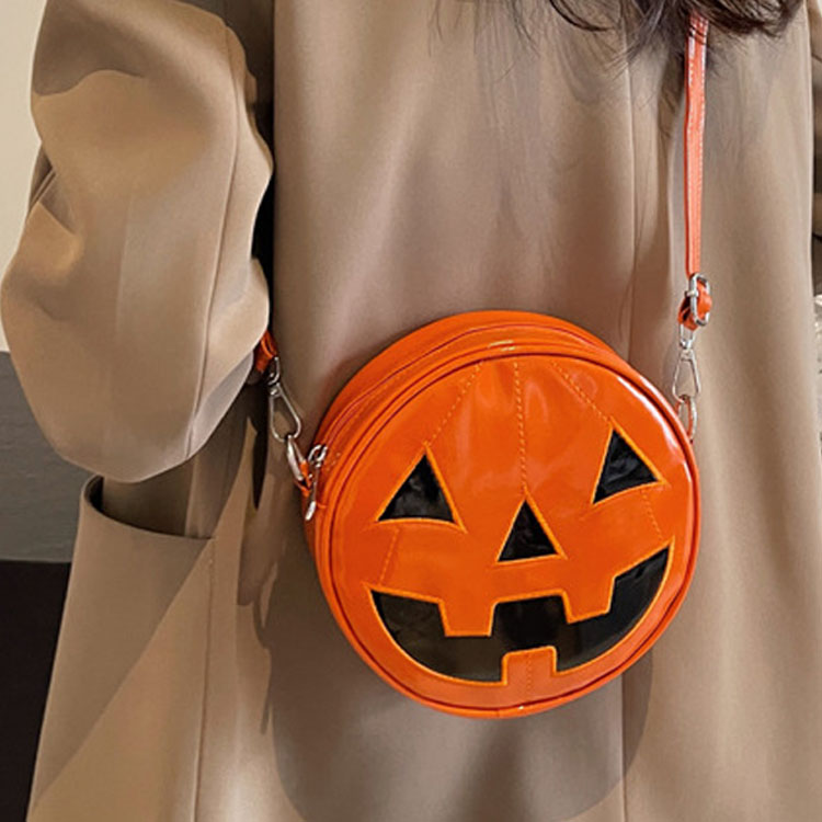 Cross-border Europe and the United States 2024 new fashion Halloween funny personality decoration candy gift shoulder bag dh5727163