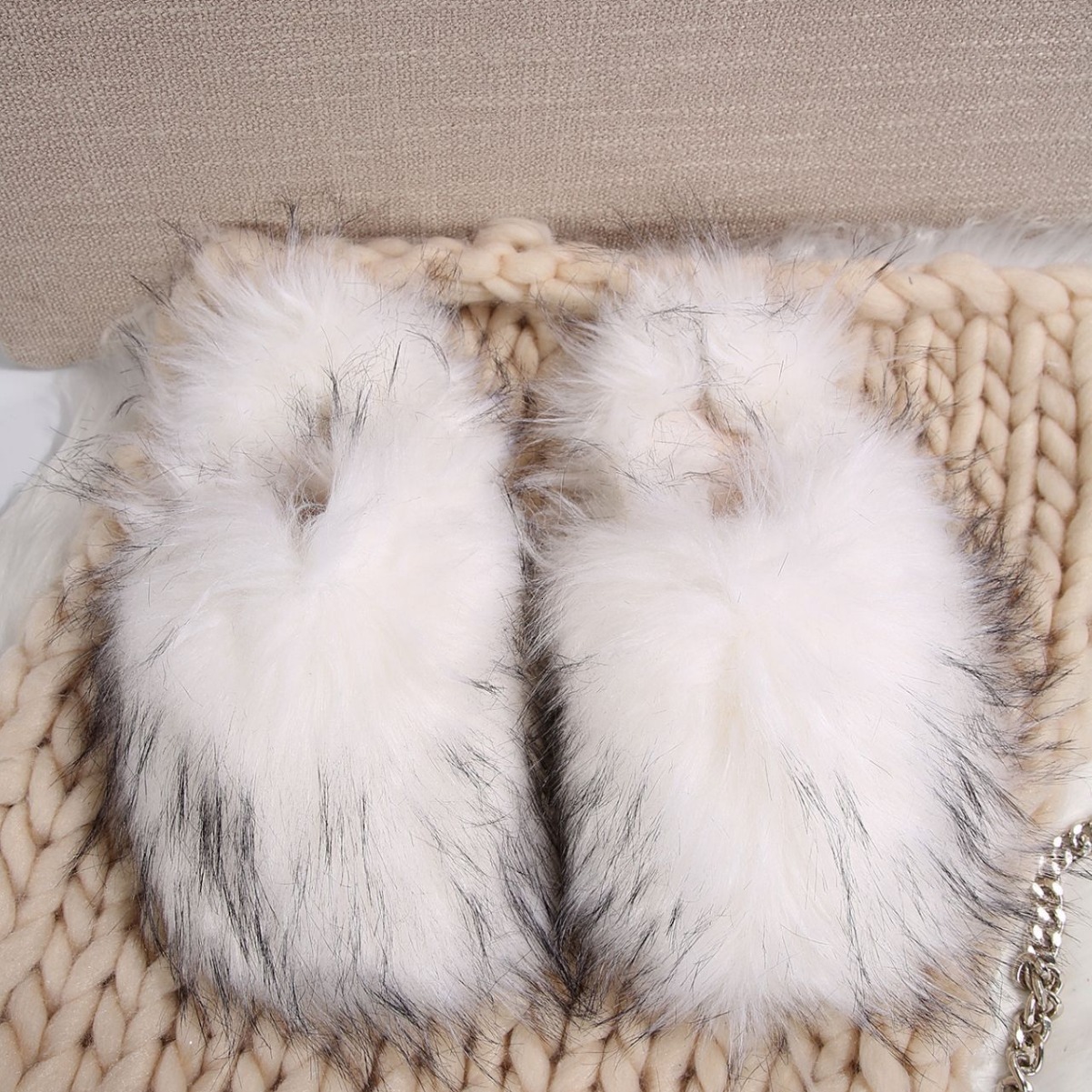 2024 new slippers for women's autumn and winter home with plush insulation, imitation fur anti slip cover, toe hair mop