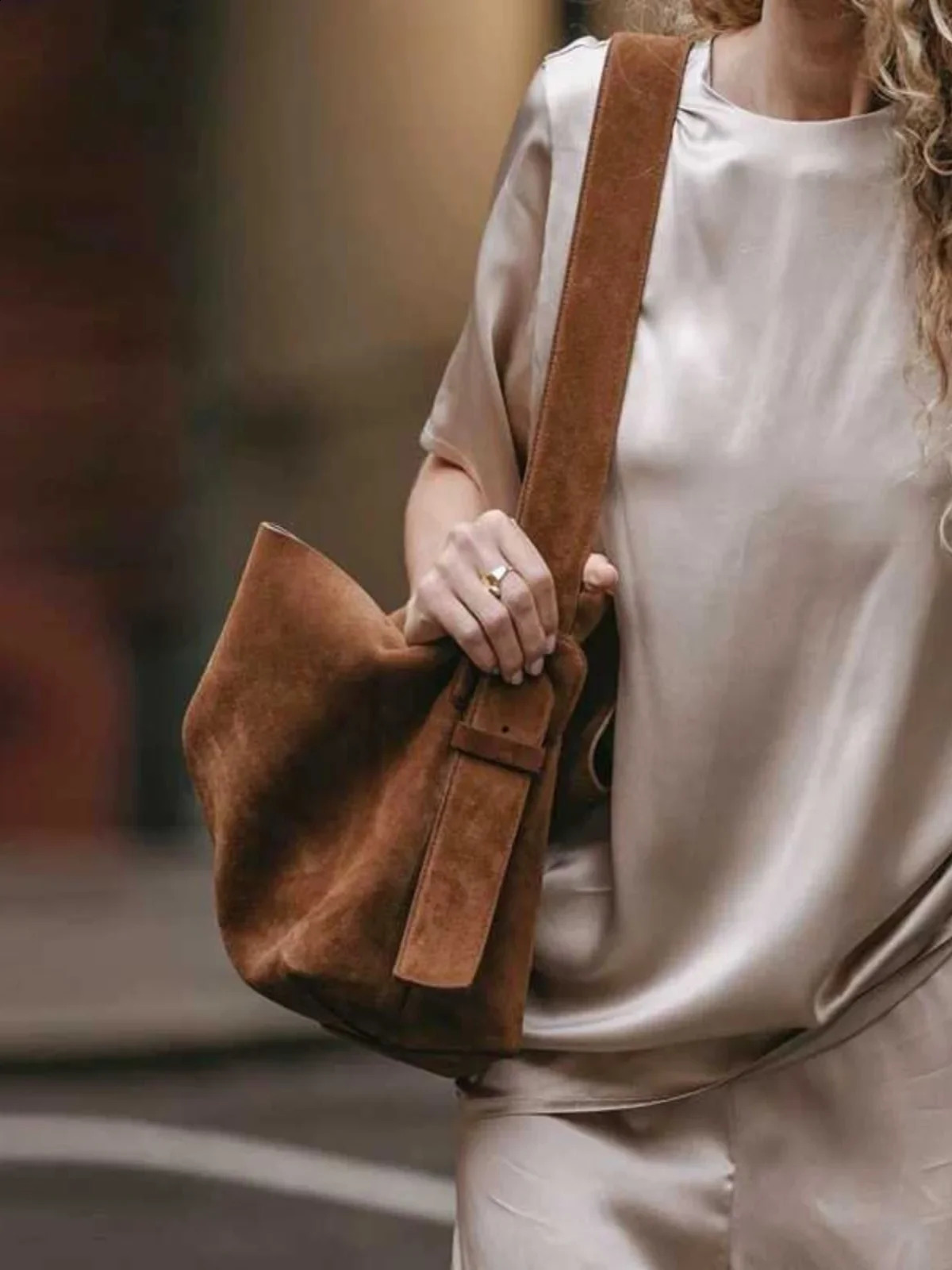 Faux Suede Tote Bags For Women Handbag And Purse 2024 In Vintage Large Capacity Chain Commuting Shoulder 240909ZYl