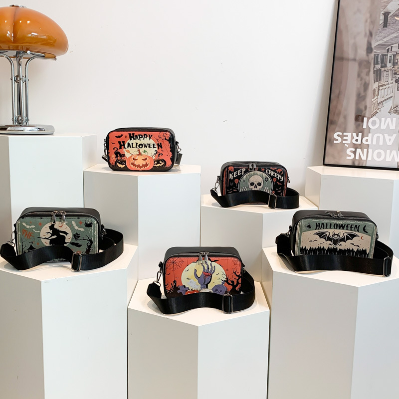 Personalized and quirky printed women's 2024 new wide shoulder strap crossbody fashionable small square bag e6de