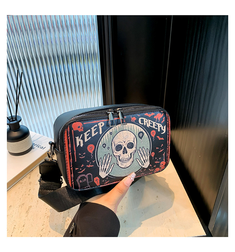 Personalized and quirky printed women's 2024 new wide shoulder strap crossbody fashionable small square bag e6de