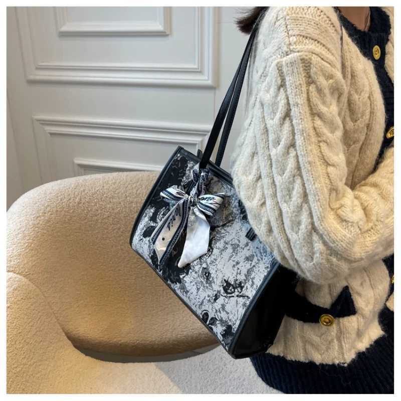 Revised Sentence a Trendy and Fashionable Commuter Tote Bag Featuring a Large Capacity Graffiti Oil Painting Pattern New in 240909