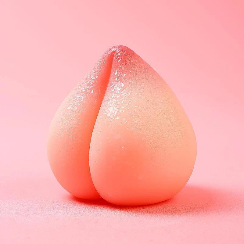 Juicy Peach Soft Decompression Squeeze Release Ball Decompression Tool Simulation Peach Silicone Toy Handmade Gift Fidget Toy 240903