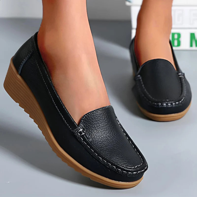 Womens flat shoes white black with high heels casual womens Moccasins sliding on flat shoes 241008