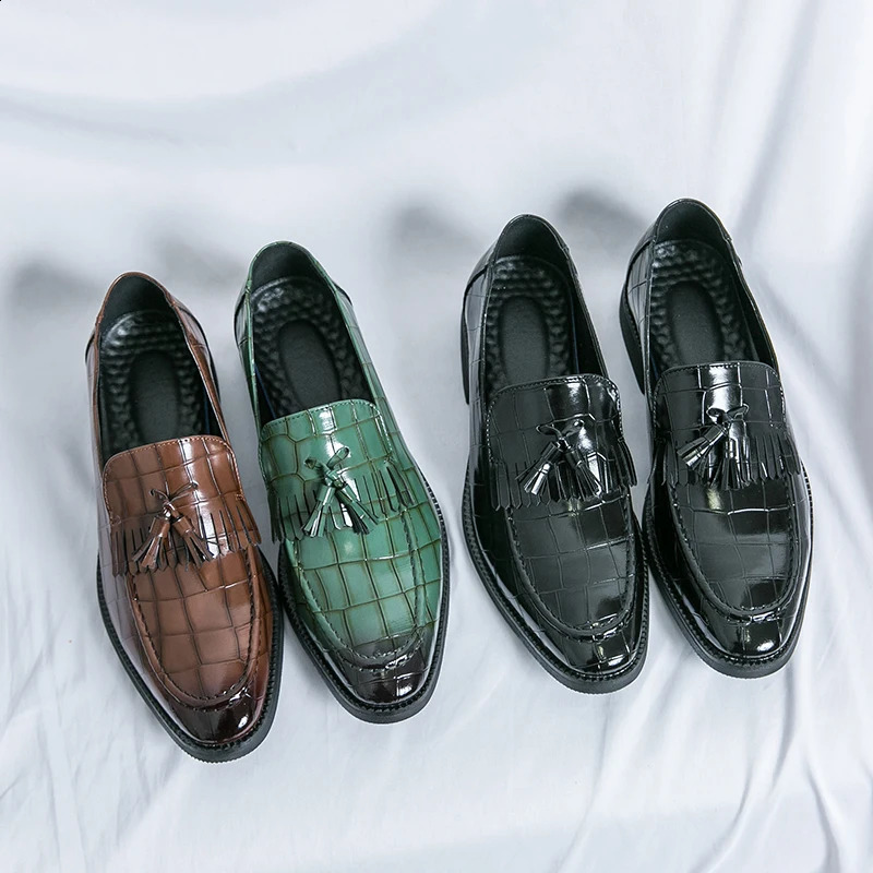 Classic Mens Casual Loafers Driving Moccasin Fashion Male Comfortable Slip-On Leather Men Green Tassel Dress Shoes 240904