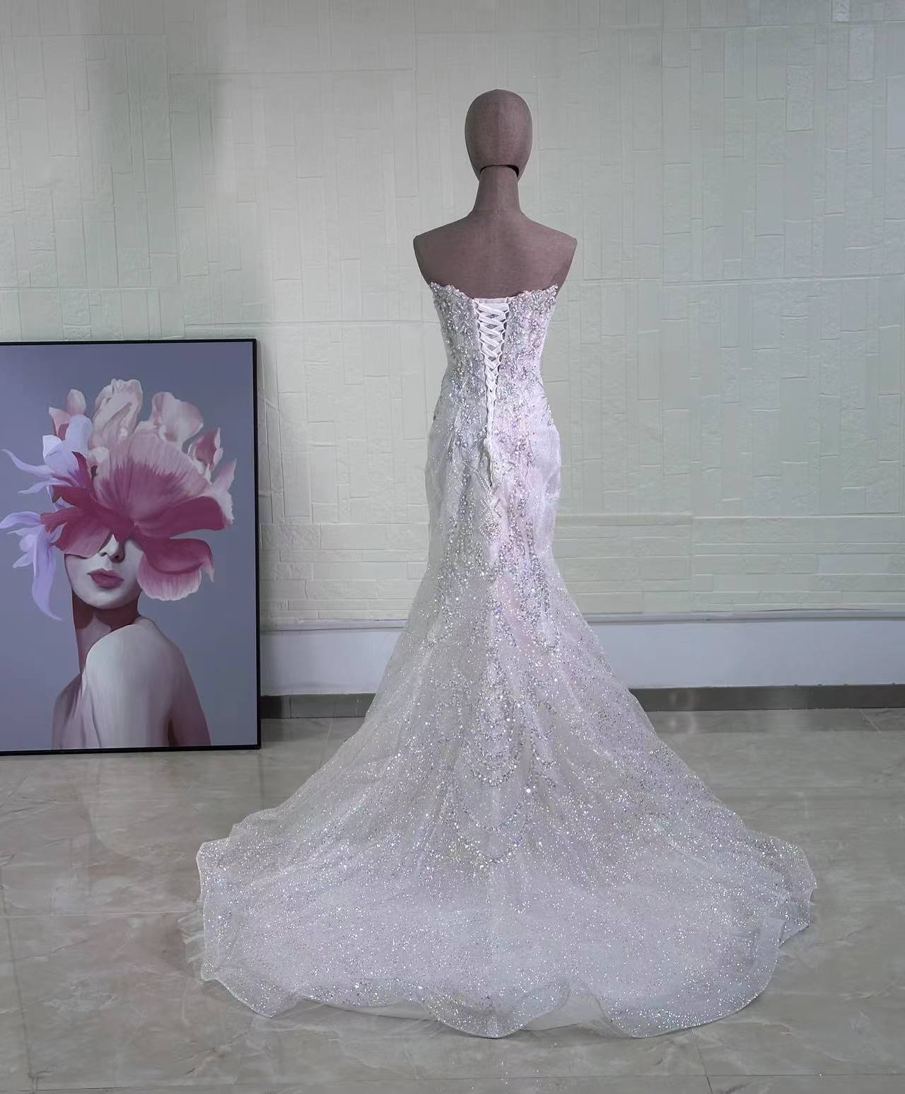Elegant 2024 Mermaid Wedding Dress with Detachable Long Sleeves and Trail for Bride