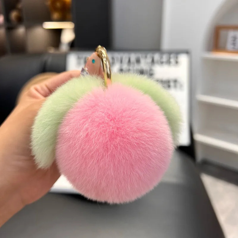 Cute fur peach keychain for car keys high-quality plush fruit keychain Kawaii soft keychain 240909