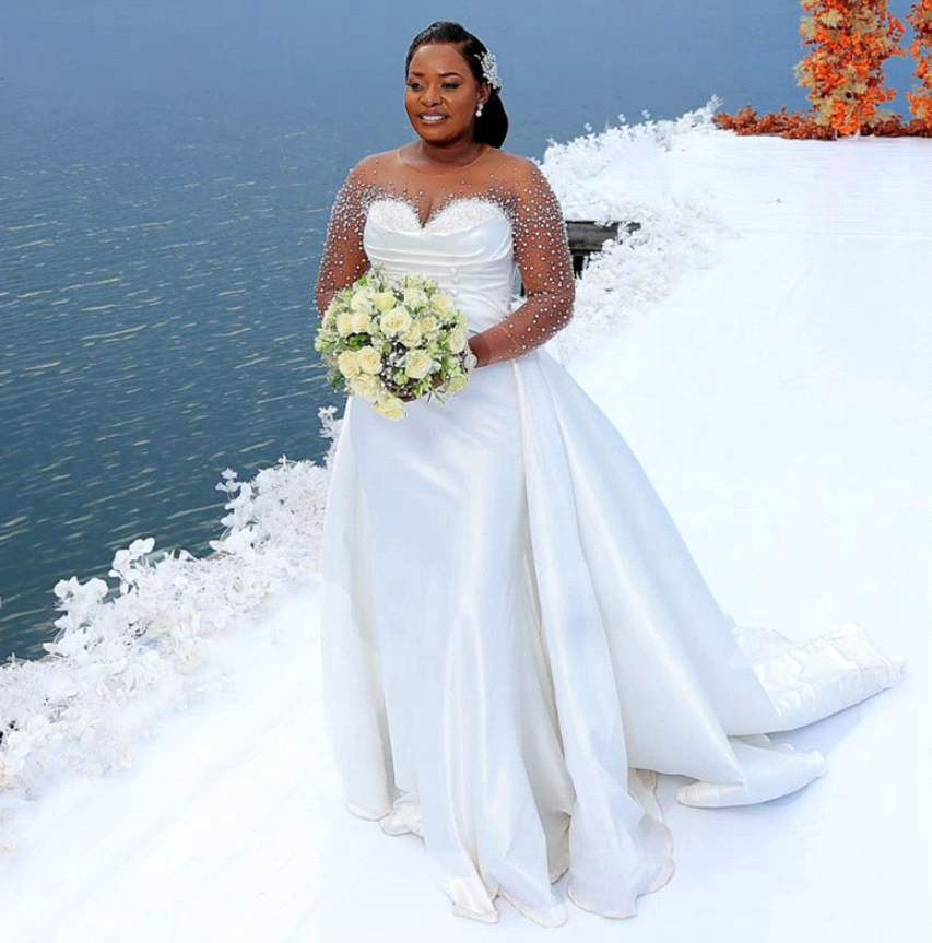 Gorgeous Sparkly Crystals Scoop Neck Wedding Dress with Detachable Train Aso Ebi Long Sleeves Plus Size Bridal Gowns bc19439 0909