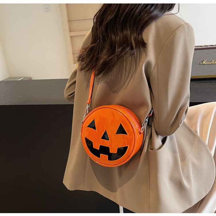 Cross-border Europe and the United States 2024 new fashion Halloween funny personality decoration candy gift shoulder bag dh5727163