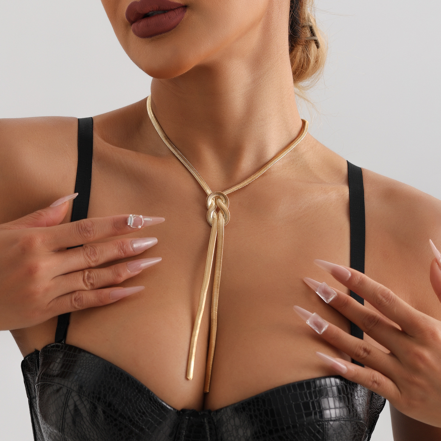 Gothetic Punk Metal Flat Snake Chain Chest Knoted Choker Necklaces For Women Gold Plated Long Tassel Necklace Sexy Jewelry Aesthetics Party Gift Y2K