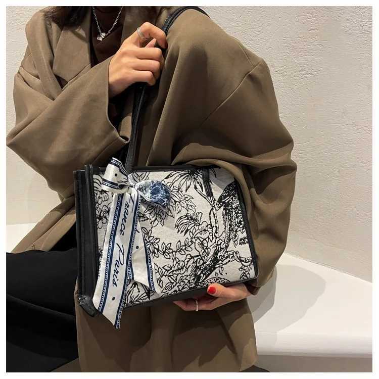 Revised Sentence a Trendy and Fashionable Commuter Tote Bag Featuring a Large Capacity Graffiti Oil Painting Pattern New in 240909