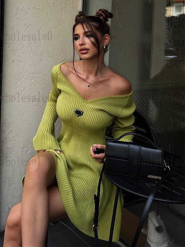 Designer Casual Dress V-neck long sleeved sexy dress knitted skirt autumn and winter short base A-line edge Ruffled sweater dress