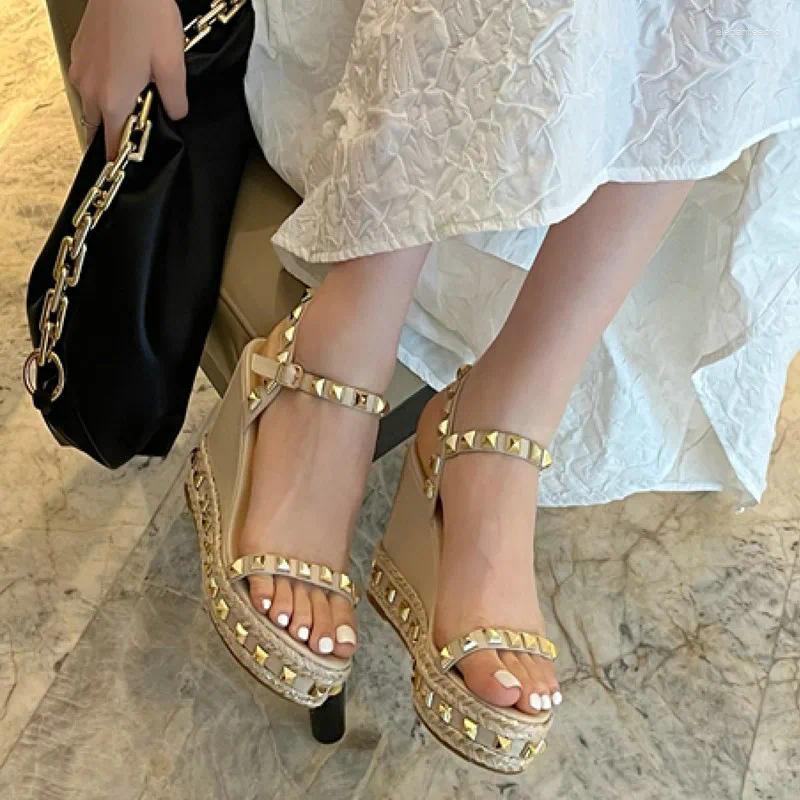 2025 S Fashion Designer Sandals Summer Platform Women Peep Toe High Wedges Heel Ankle Buckles Sandalia Rivet Female Shoes