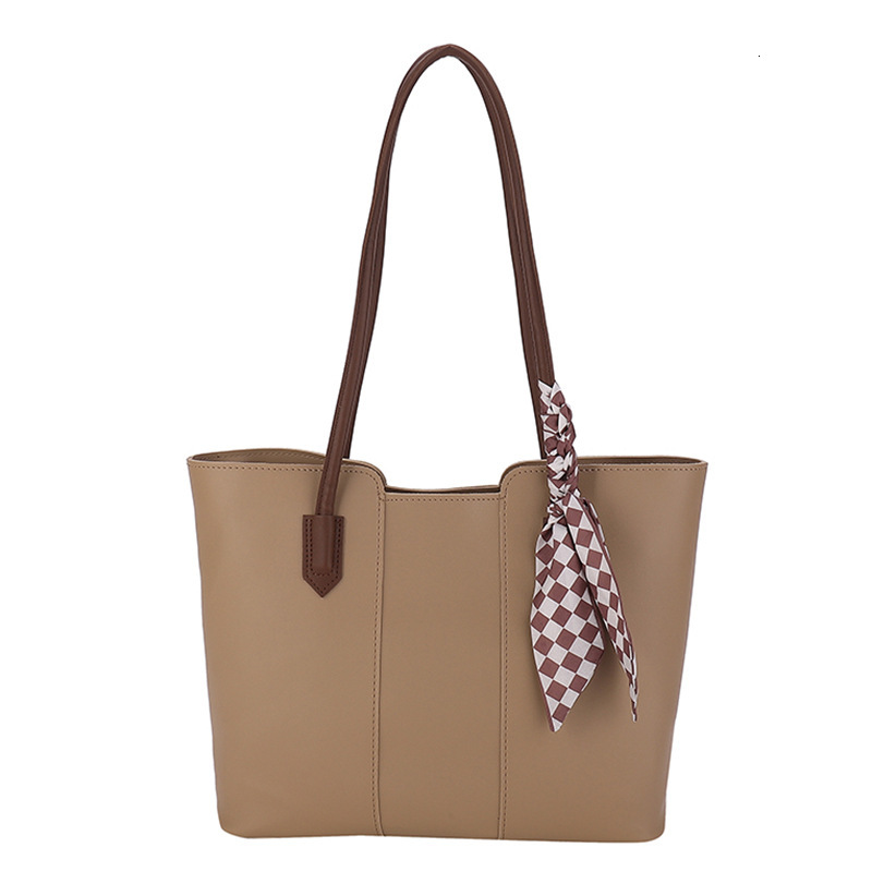 Large capacity portable tote women's 2024 new single shoulder bag, simple versatile for commuting, mother and child bag