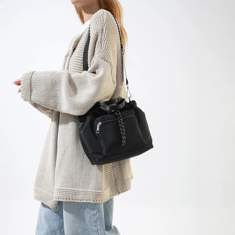 Selg Solid Drawstring Bucket Fashionable and Versatile Large Capacity Multi Functional Shoulder Bag 240910 4