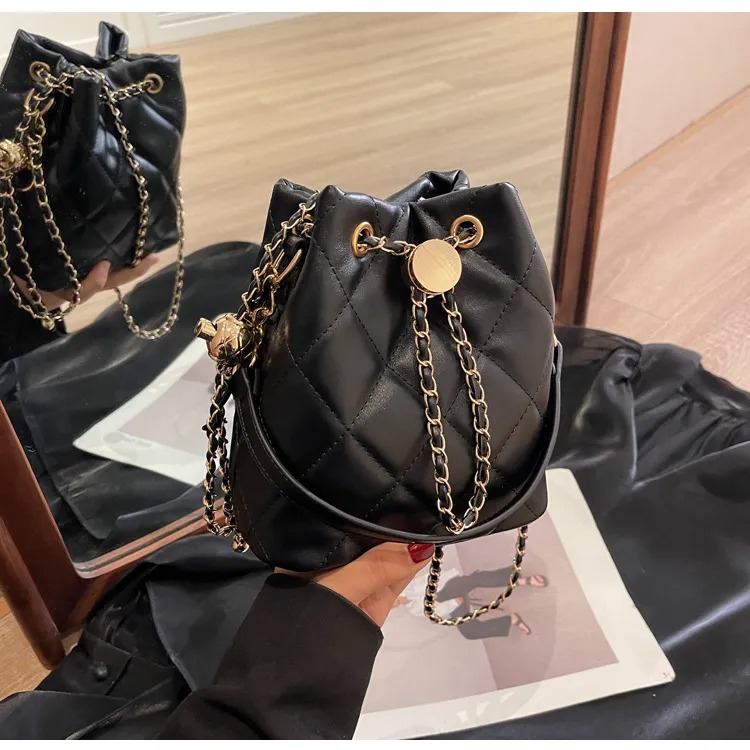 Women's crossbody bag 2024 new minimalist retro fashion bucket bag niche design crossbody bag