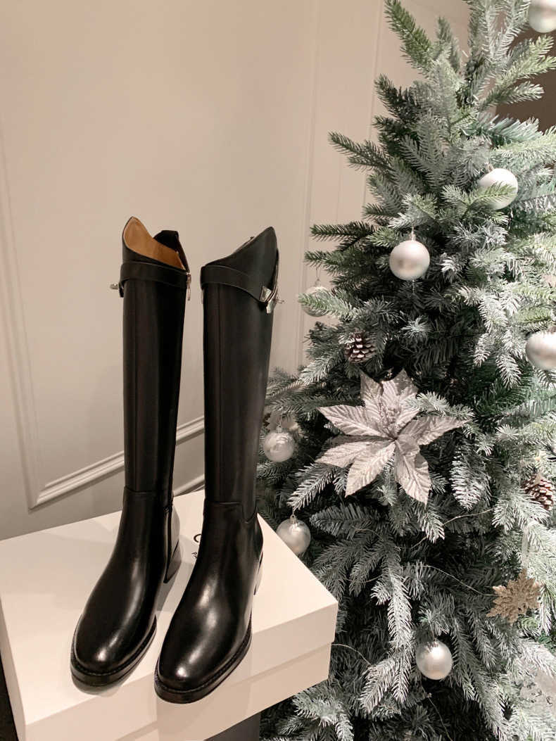 2025 Walking in the Human World British Style Slant Mouth Non Veet Knee Long Womens Autumn and Winter Coarse Heel Tall Knight Boots 1965