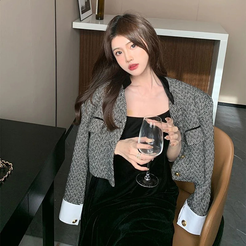 Zoki Vintage Striped Y2k Jacket Women Streetwear Long Sleeve Casual Tweed Short Suit Coat American Retro Stander Collar Tops 240830