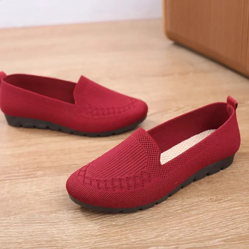 mesh breathable sports shoes breathable and lightweight slip on flat casual shoes Loafers socks shoes Zapatillas Mujer for women 240914