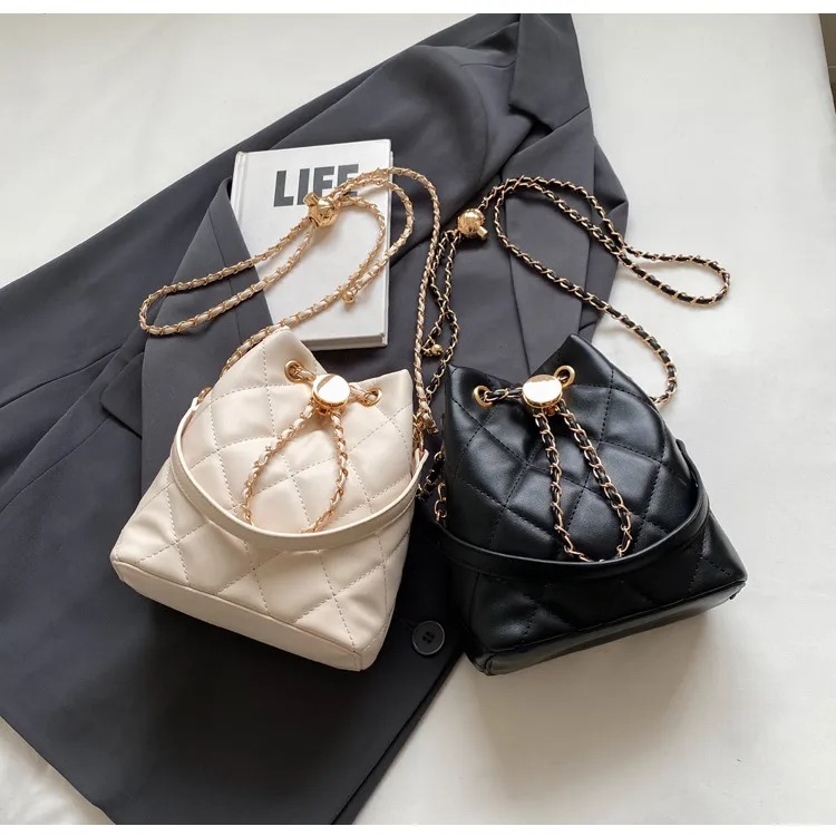 Women's crossbody bag 2024 new minimalist retro fashion bucket bag niche design crossbody bag