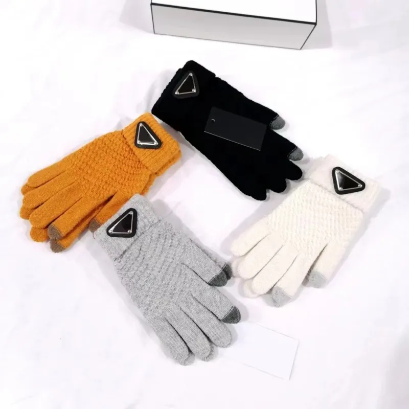 Top Brands Knitted Gloves Elegant Women Jacquard Gloves Luxury Designer Women Winter Glove 4 Colors 60g