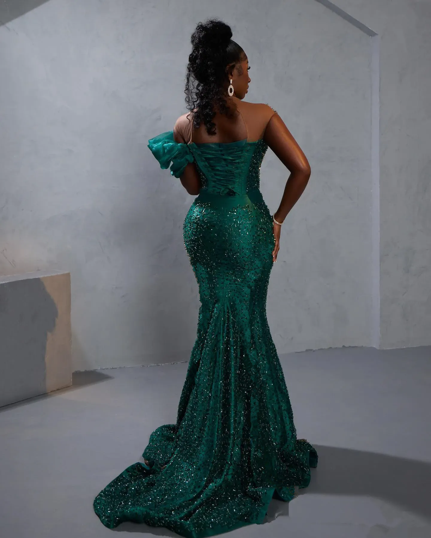African Nigeria Plus Size Prom Dresses for Black Women Illusion Sheer Neck Mermaid Short Sleeves Sequined Lace Evening Celebrity Dresses