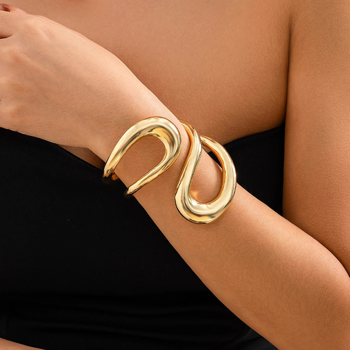 IngeSight. Z Punk Hollow Double Layer Open Bracelet Exaggerated Big Spring Bracelet Womens African Tribe Bracelet Jewelry Gift 240909
