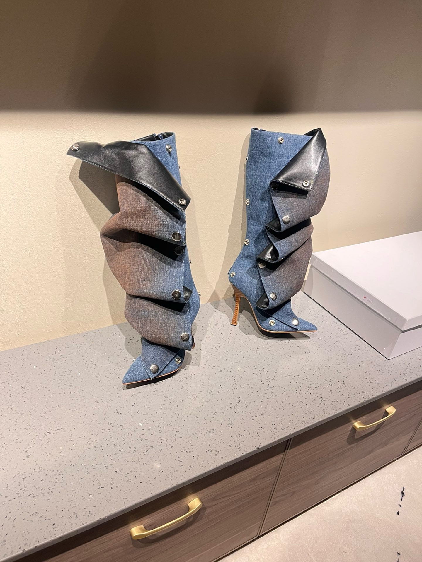 Designer Luxury shoes y/project Personality walk boots The most iconic cut-out style jeans boots flexible detachable decorative buckle